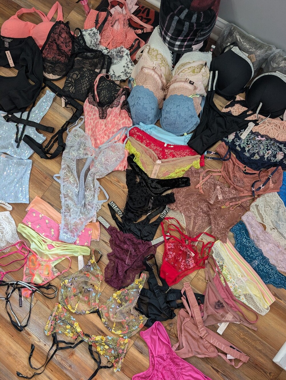 Huge Victoria's Secret NWT 45+pc Bras Panties Corsets Blanket Etc Reseller Lot